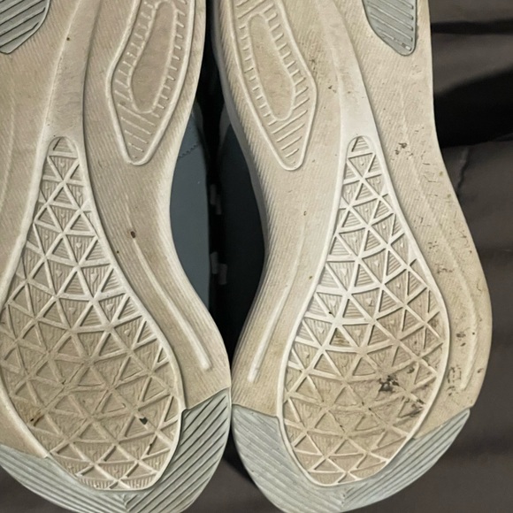 New balance slip on size 9.5 - Picture 5 of 5